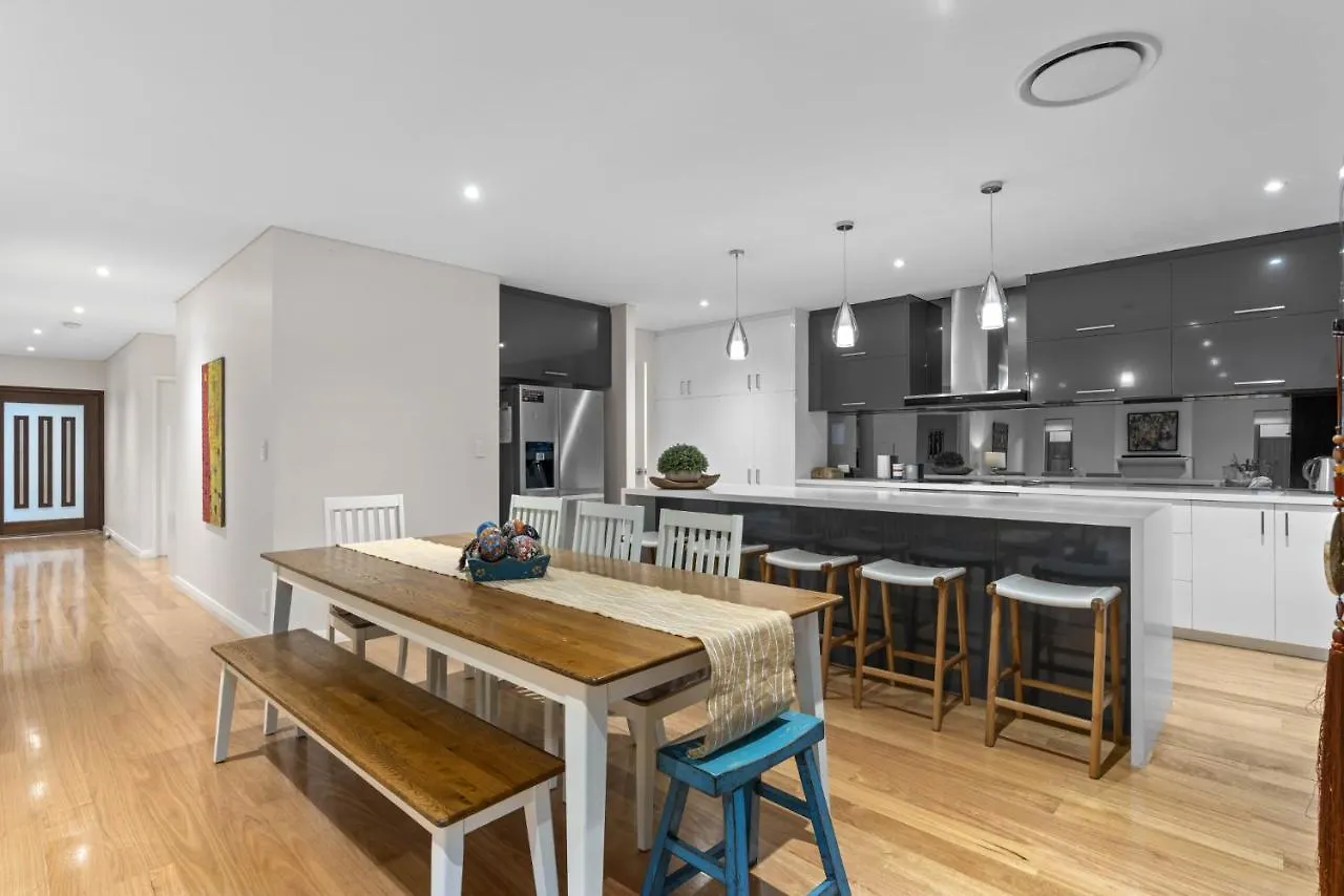 Casa de Férias Family Vacation Escapade Shops Beach And Sun Await Perth