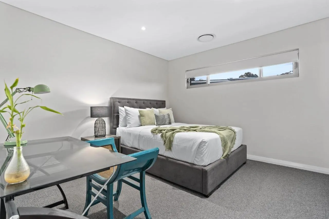 Family Vacation Escapade Shops Beach And Sun Await Perth 0*,  Austrália